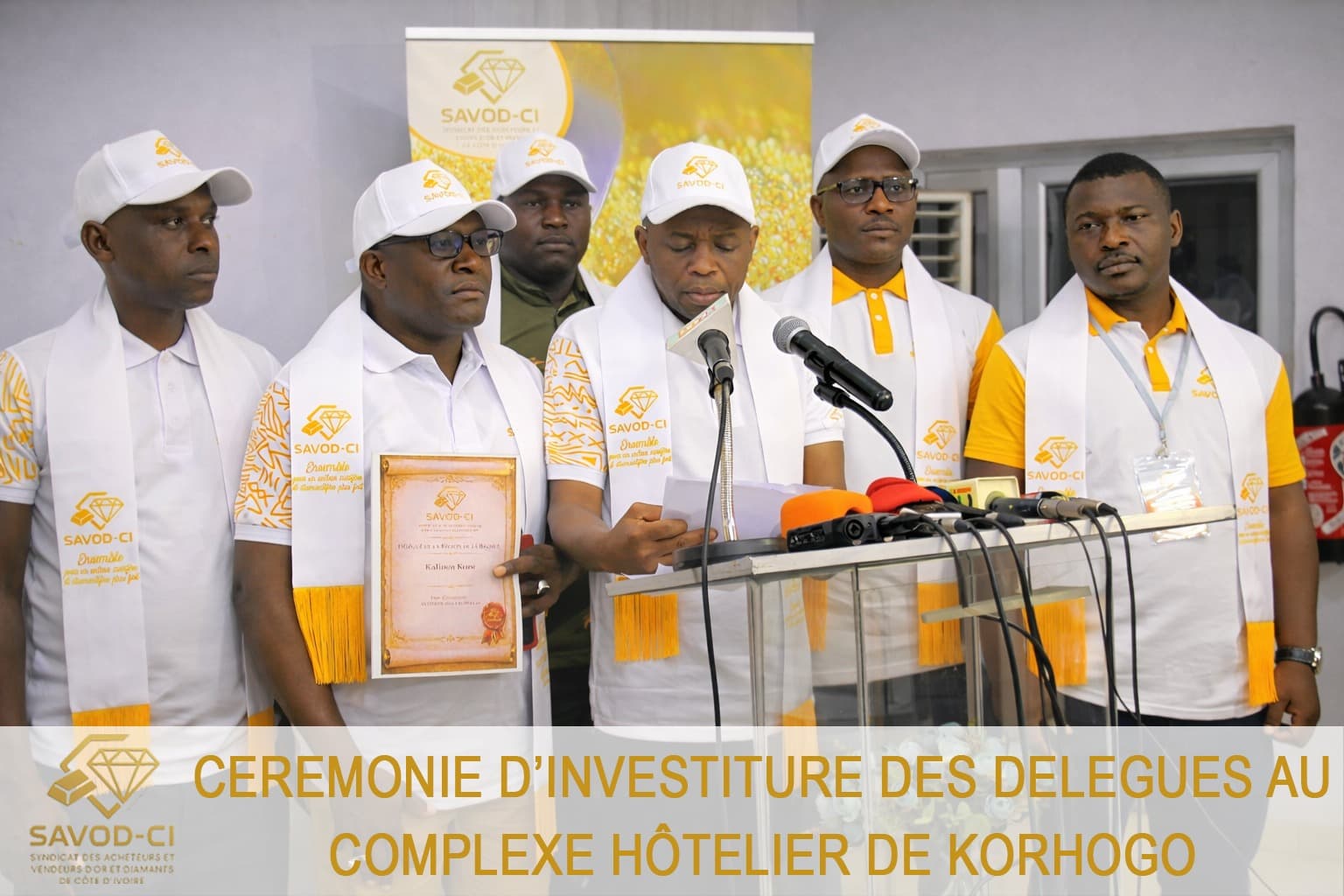 Les délégués investis au pupitre