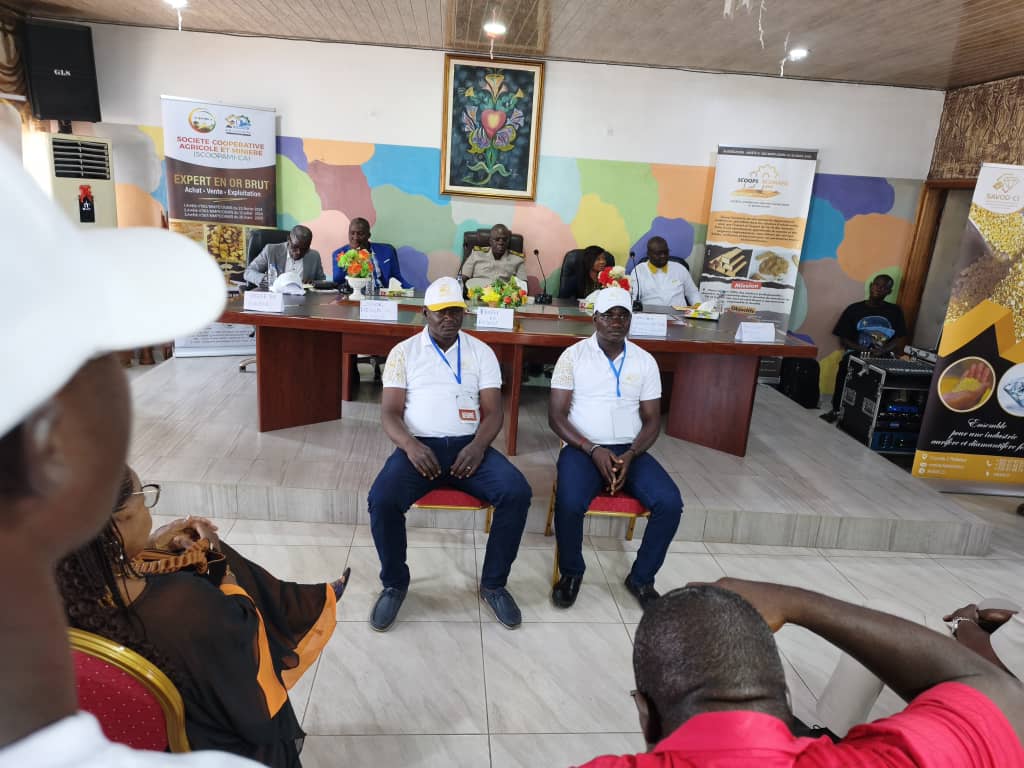 Cérémonie d'investiture - présidium et délégués